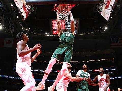 雄鹿vs猛龙精华回放 字母哥背靠背作战22+8客场惨败