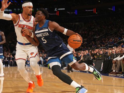 爱德华兹vs尼克斯集锦 全场拿下15分5助攻投篮13中5手感不佳正负值-25