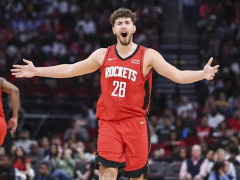 仅次于字母哥和詹姆斯！申京成为历史上达成至少2500分+1000助攻第三年轻的球员