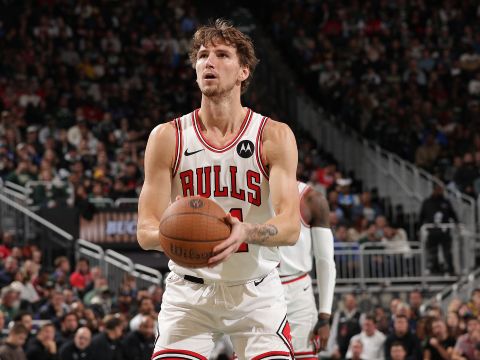 布泽利斯vs雄鹿集锦 拿到全队最高20分8篮板遗憾落败