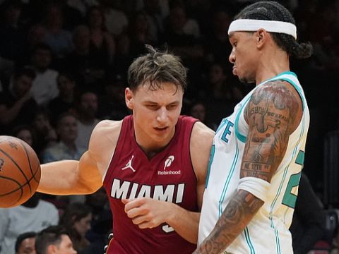 拉松vs黄蜂集锦 11投8中砍下20分4篮板手感火热