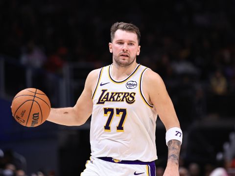 东契奇vs老鹰集锦 持球大核砍下22+5+11组织串联得分