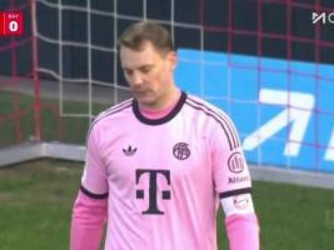 [进球视频]拜仁0-1落后！柏林联合角球机会攻门，诺伊尔失误将球漏进球门