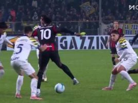 [单刀不进] 单刀不进！莱奥脚后跟精妙传球！普利西奇单刀打门偏出！