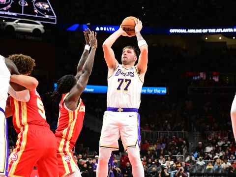 湖人vs老鹰精华回放 东契奇空砍22+11老鹰守护主场大胜湖人