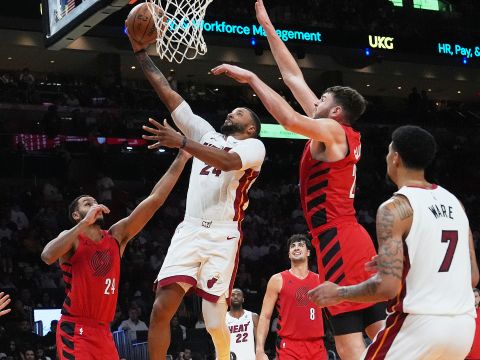 鲍威尔vs开拓者集锦 全场22分2板3助2抢断表现不俗