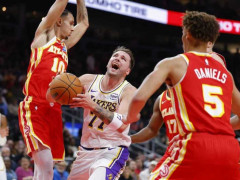 NBA常规赛录像回放完整版-湖人vs老鹰全场回放（11.9）里萨谢领衔8人得分上双大胜对手