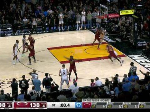 [维金斯空接绝杀]战术无敌！维金斯绕掩护跑出空位，空接暴扣压哨绝杀??