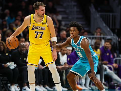 湖人121-111黄蜂 东契奇独轰38分克努佩尔准三双湖人客场送黄蜂3连败