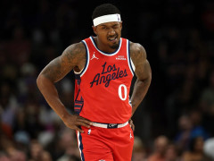 美记：比尔本赛季开局不顺，休赛期也接受了膝盖手术，赛季期间又多次遭遇伤病困扰