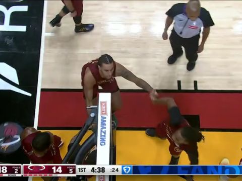 NBA常规赛：骑士vs热火第1节英文原声回放