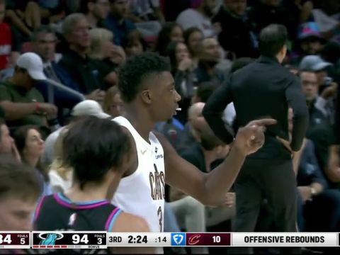 NBA常规赛：骑士vs热火英文原声全场回放