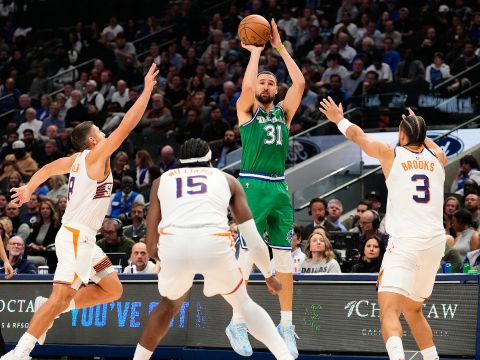 太阳123-114独行侠 布克26+9力压弗拉格16+6+6太阳客场取胜