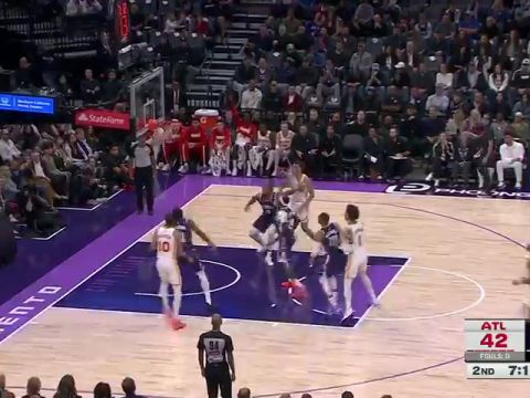 老鹰vs国王英文原声全场回放