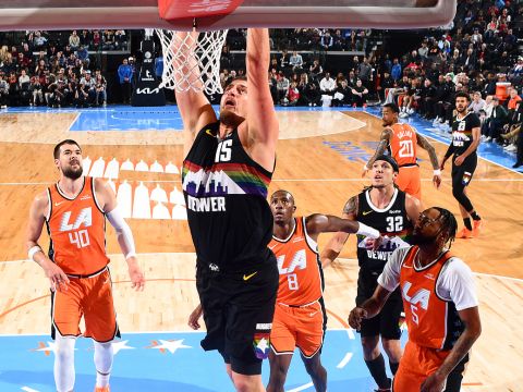 掘金130-116快船 约基奇55+12力压哈登23+8掘金轻取快船