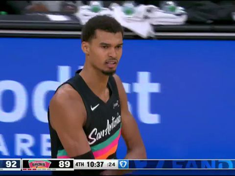 NBA常规赛：勇士vs马刺第4节英文原声回放