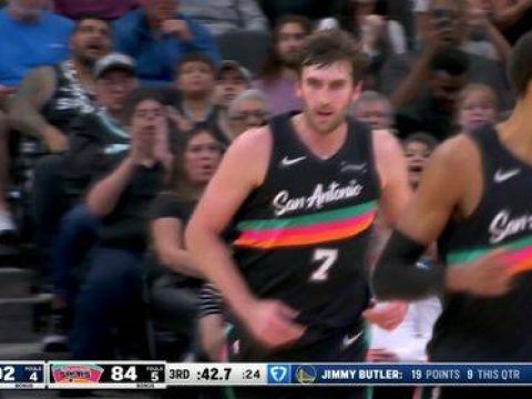 [文班集锦]还能进步！文班22中11空砍31分15板10助1帽大三双 8失误太多了