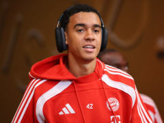 记者：穆西亚拉预计12月能够回归球队的训练，不过最早都要1月份才能正式复出