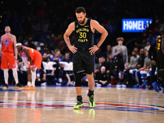 9分钟砍下22分！库里职业生涯第43次达成单节20+，高居历史第一