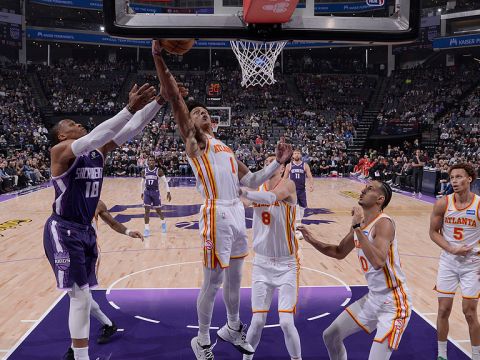 老鹰vs国王精华回放 约翰逊24+10+8率队7人得分上双送国王4连败