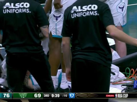 NBA杯小组赛东部C组：黄蜂vs雄鹿第3节英文原声回放