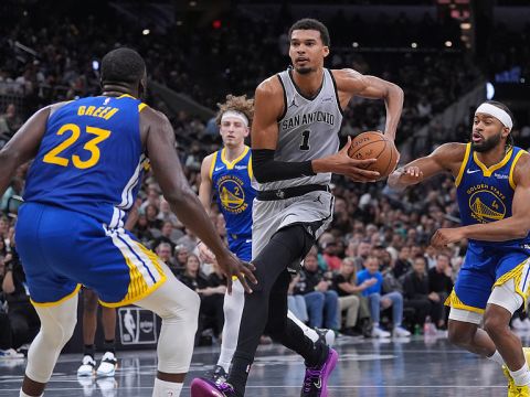 勇士vs马刺精华回放 库里爆砍49分罚球准绝杀助队拿下杯赛第一胜