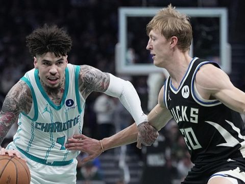 黄蜂vs雄鹿精华回放 字母哥库兹马同时大发神威统治加时赛