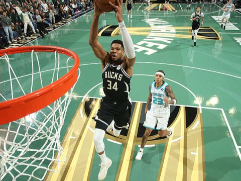 黄蜂134-147雄鹿 字母哥25+7+18力压拉梅洛-鲍尔16+10