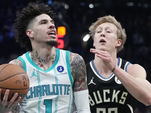 拉梅洛-鲍尔vs雄鹿集锦 伤愈复出16+10仍需寻找状态