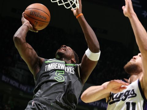 国王110-124森林狼 爱德华兹砍30分狼队全员爆发守护主场