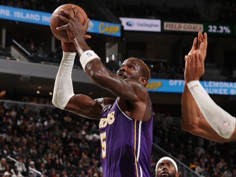 艾顿vs雄鹿集锦 全场20分10板2抢断1盖帽发挥不俗表现