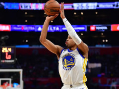 穆迪成为勇士队史第三位能在单节命中至少7记三分的球员，比肩库里、克莱