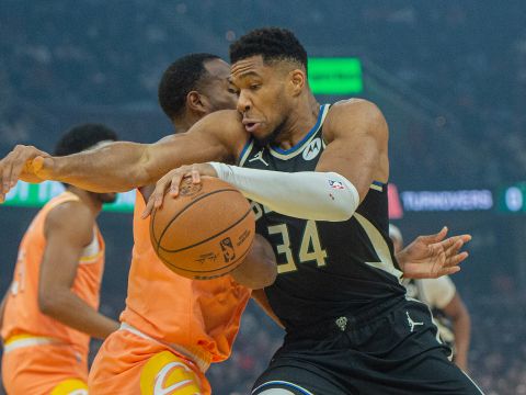 雄鹿106-118骑士 字母哥伤退骑士轻取雄鹿迎两连胜