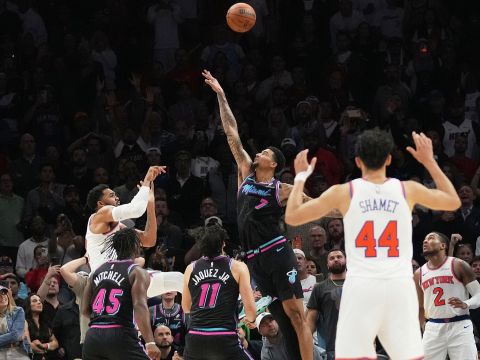 尼克斯113-115热火 唐斯绝平偏出热火主场险胜尼克斯