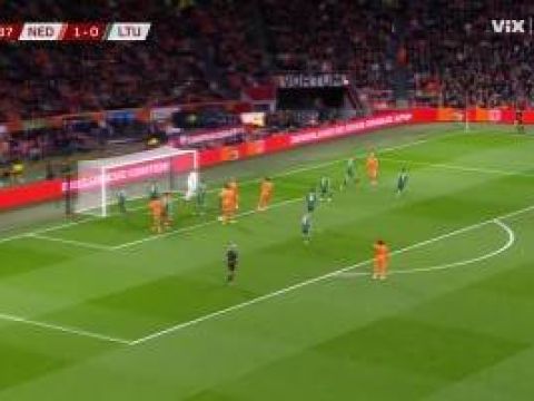 [进球视频]荷兰2-0领先！德里赫特头球摆渡造点，加克波主罚打进