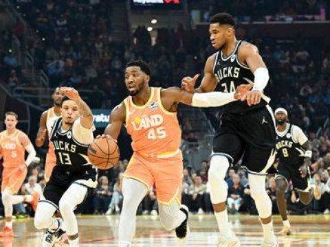 [腾讯全场集锦]🏀骑士力克雄鹿！米切尔37+5+7 梅里尔20+5 字母哥伤退