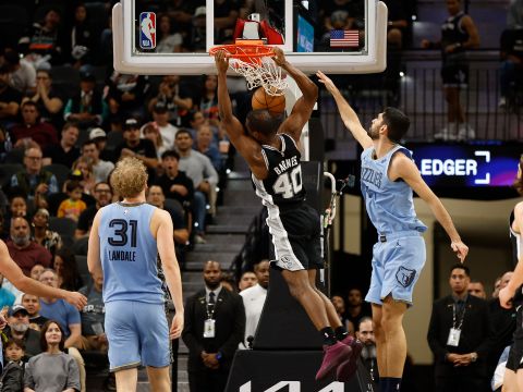 灰熊101-111马刺 福克斯巴恩斯合砍49分统治比赛送灰熊5连败