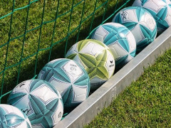 巴西记者：15万人口的库拉索表现精彩，14亿人口的中国为何如此糟糕？