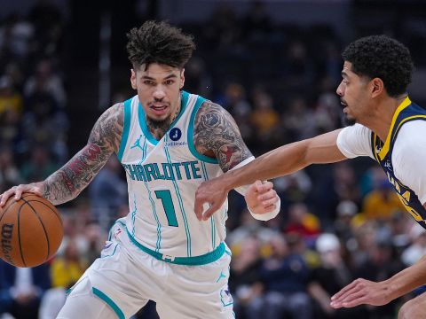 鲍尔vs步行者集锦 全场18+7+9手感冰凉三分11投仅中2