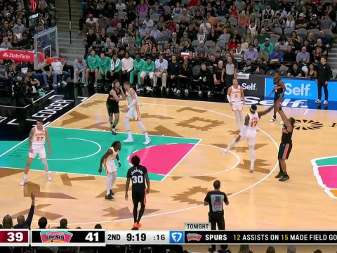 克尔登-约翰逊vs老鹰集锦 替补出战拿到25分7篮板化身板凳匪徒