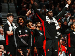 NBA杯高清直播在线直播：常规赛开拓者vs勇士（11月22日）库里出战 本场谁能终止连败？