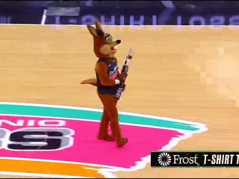 NBA常规赛：老鹰vs马刺第4节英文原声回放