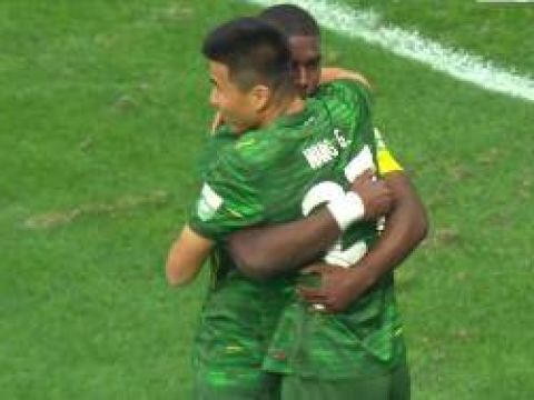 [进球视频]梅开二度！王刚下底传中助攻法比奥头球破门！