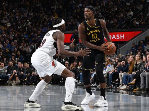 巴特勒vs开拓者集锦 拿到20+8+5填满数据栏