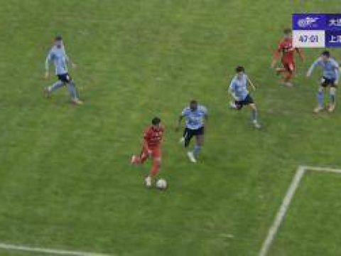 [门线解围]莱昂纳多中路抢射 吕焯毅门前极限解围