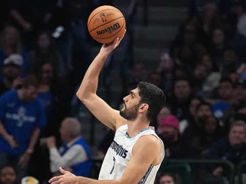 阿尔达马vs独行侠集锦 贡献20+8关键上篮扭转局面