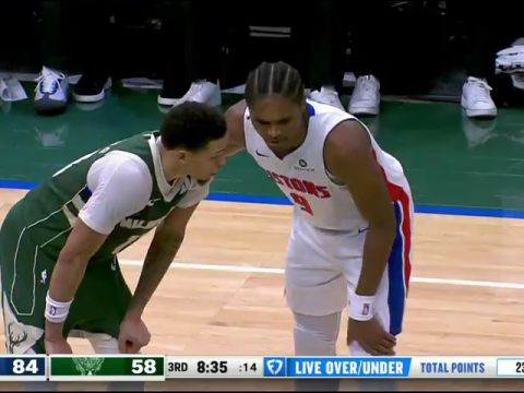 NBA常规赛：活塞vs雄鹿第3节中文解说回放