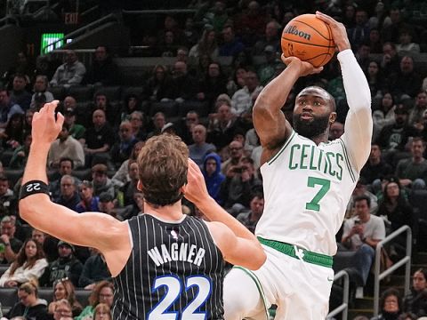 杰伦-布朗vs魔术集锦 拿下35+8末节力挽狂澜拒绝逆转