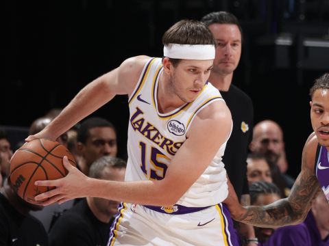 里夫斯vs爵士集锦 全场22分10板依旧稳健发挥