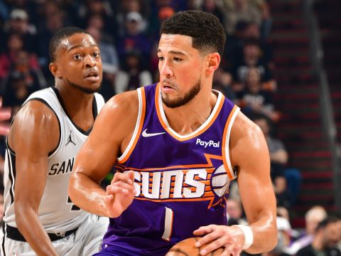 布克vs马刺集锦 24+5+7填满数据栏